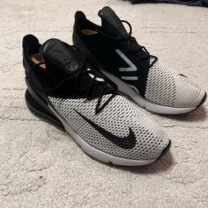 Nike Air Max 270 Flynit Black/White Size 11.5